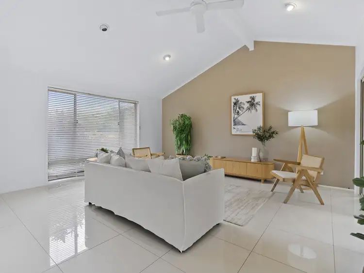8 Pintail Crescent, Burleigh Waters QLD 4220