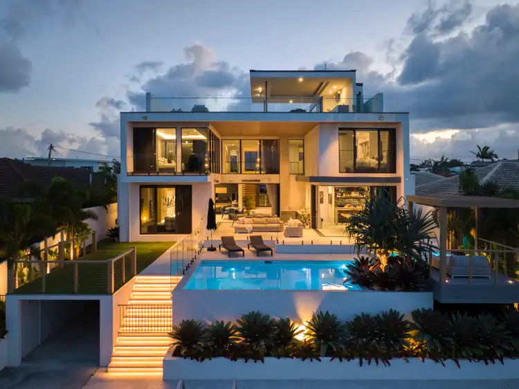 13 Grant Place, Broadbeach Waters QLD 4218