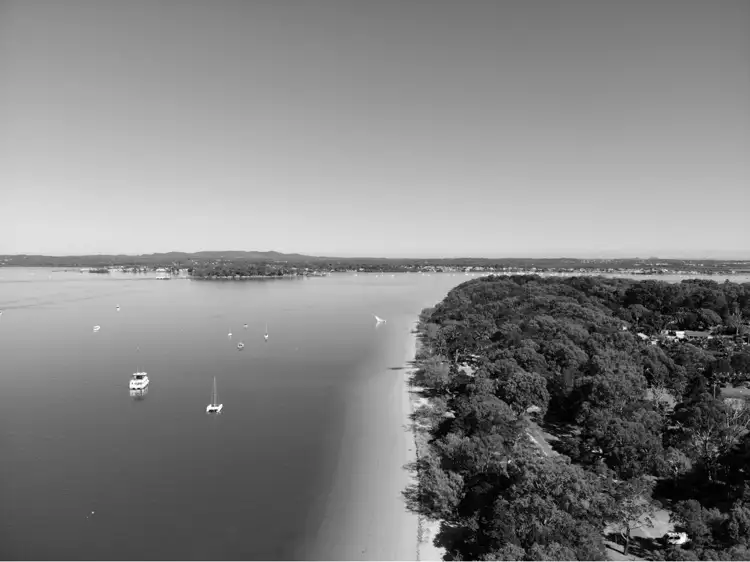 1 Cypress Street, Coochiemudlo Island QLD 4184