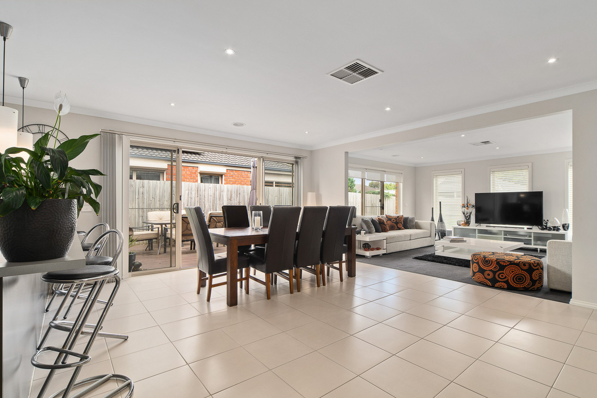 48 Diamond Parade, Skye VIC 3977