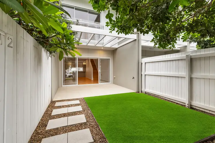 2/5 Troubridge Street, Mount Gravatt East QLD 4122