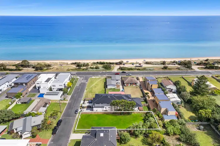 3 Balmoral Avenue, Safety Beach VIC 3936