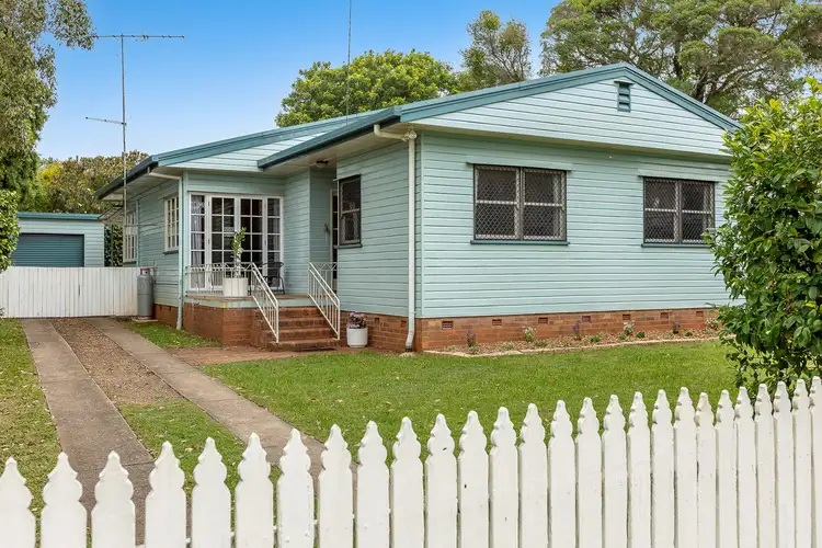 18 Curzon Street, Mount Lofty QLD 4350