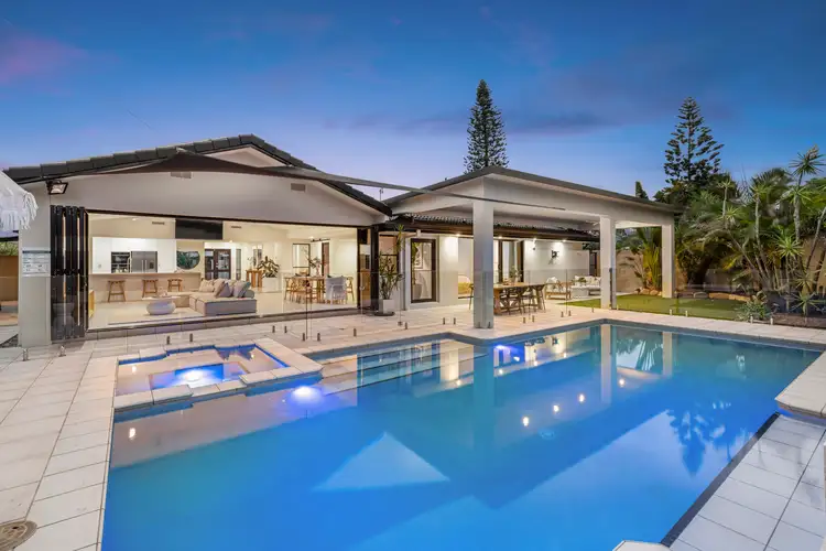 4 Reef Court, Mermaid Waters QLD 4218