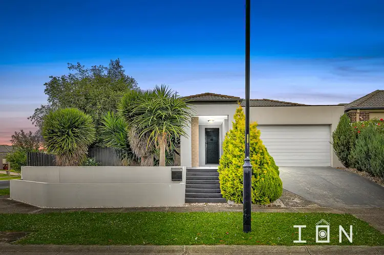 15 Cerbera Bend, Cranbourne North VIC 3977