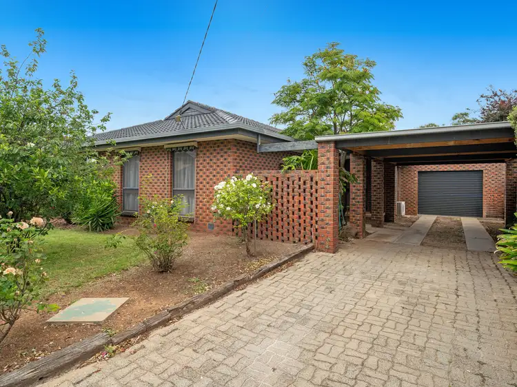 16 Beresford Crescent, Darley VIC 3340