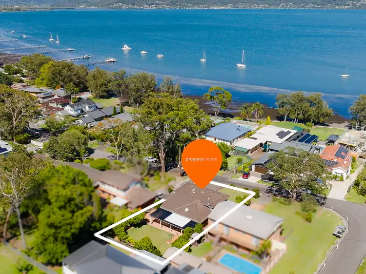 10 Edgewater Avenue, Green Point NSW 2251