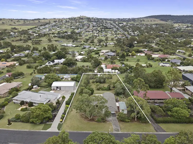 8 Windermere Drive, Hodgson Vale QLD 4352