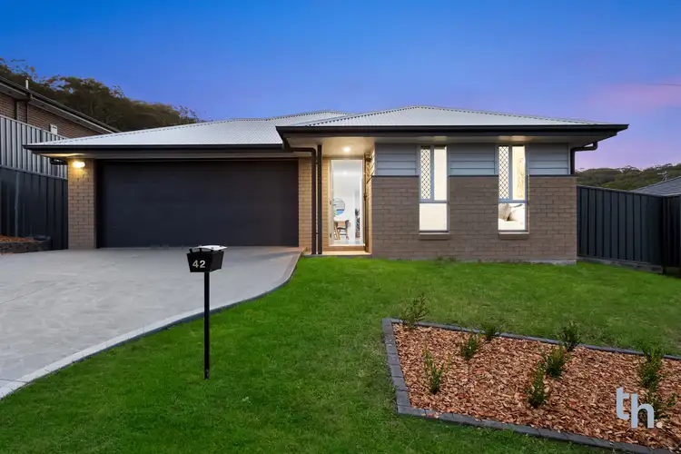 42 Floresta Crescent, Cameron Park NSW 2285