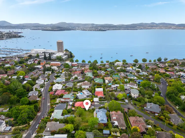 8A Winscombe Crescent, Sandy Bay TAS 7005