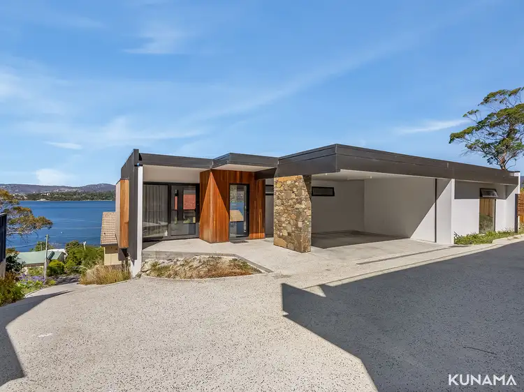 152A Derwent Avenue