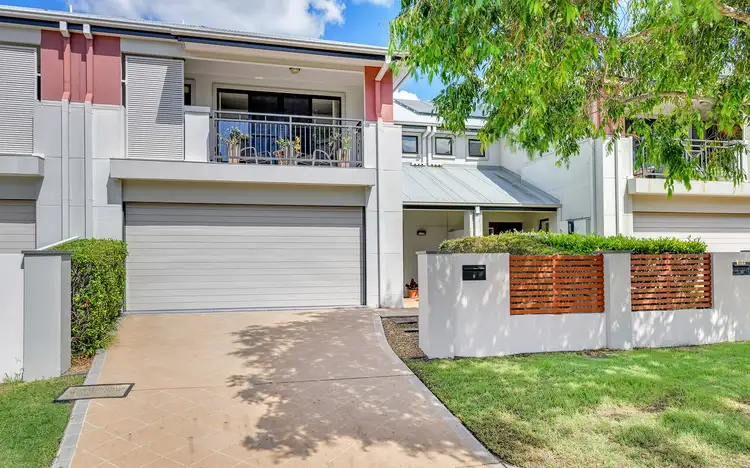 8 Augusta Crescent, Mount Ommaney QLD 4074