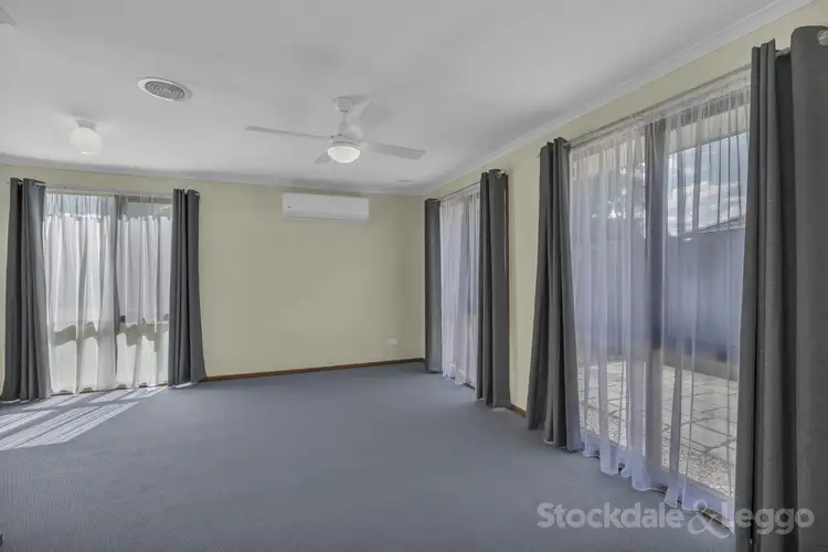 Fifth view of Homely house listing, 7 Jamie Close, Cranbourne VIC 3977