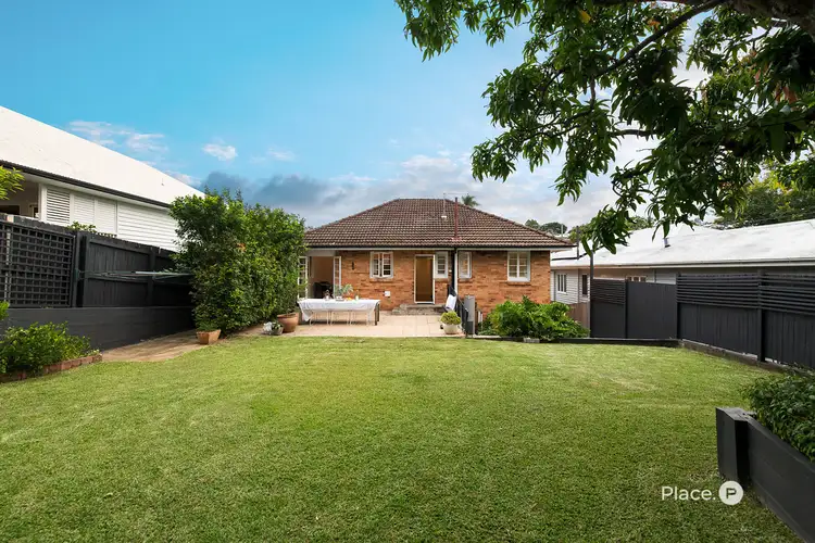 4 Lewis Street, Camp Hill QLD 4152