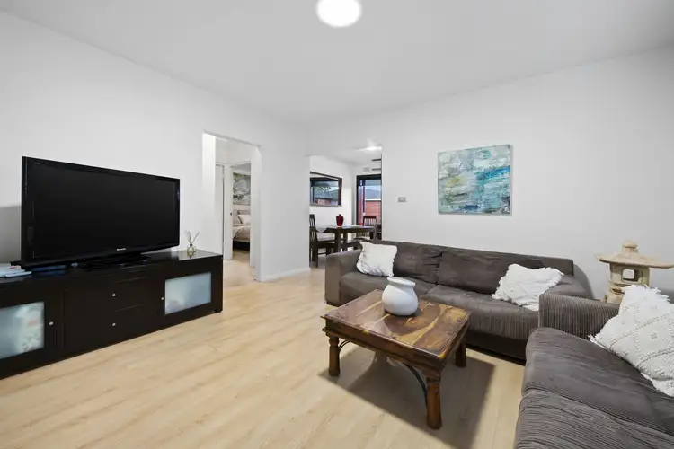 12 Jauncey Place
