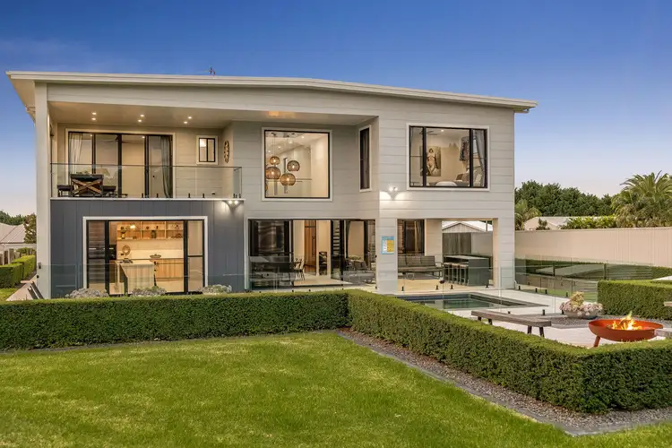 15 Jacquelyn Street