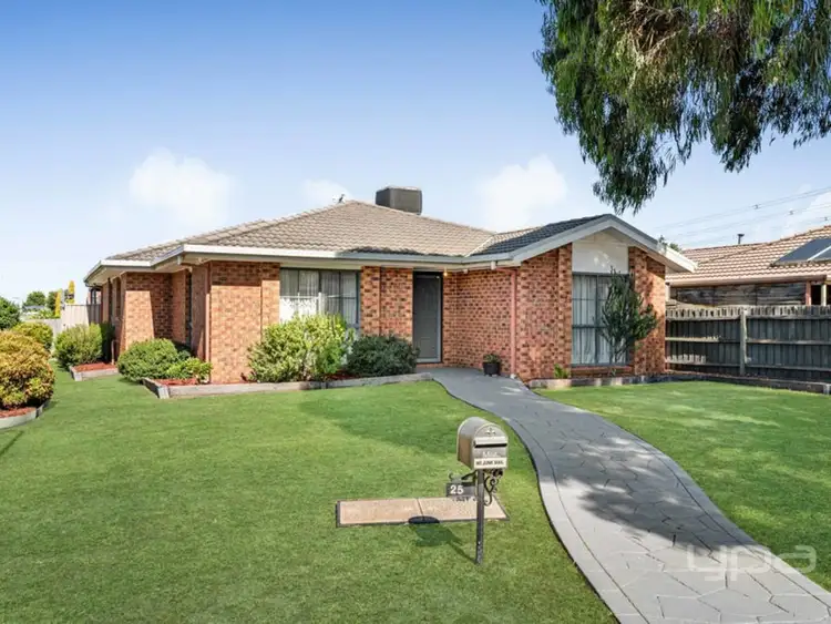 25 Sheridan Way, Roxburgh Park VIC 3064