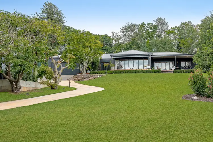 223-225 Rowbotham Street, Middle Ridge QLD 4350