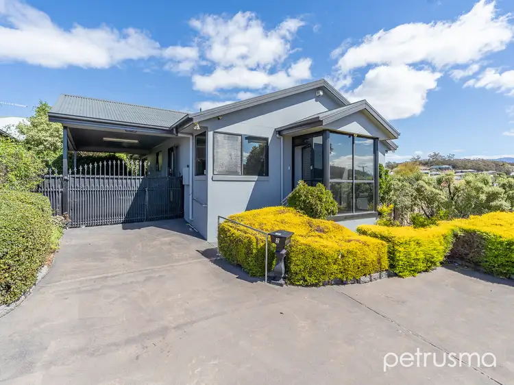 2/2 Buckingham Drive, Howrah TAS 7018