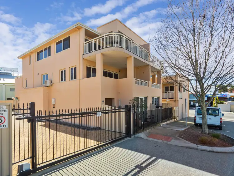 3/2 Norman Street, Fremantle WA 6160