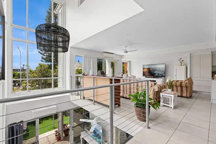 10/10 Grand Parade, Kawana Island QLD 4575