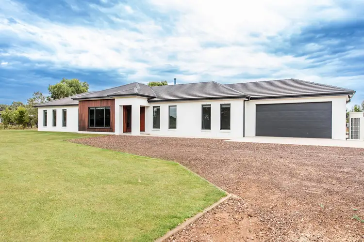 16 Bella Vista Place, Hamilton VIC 3300