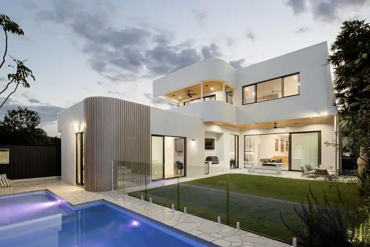 8 Thomas Street, Camp Hill QLD 4152