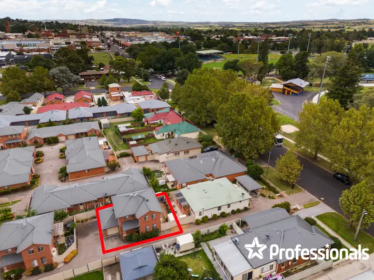 Third view of Homely townhouse listing, 2/126 Howick Street, Bathurst NSW 2795