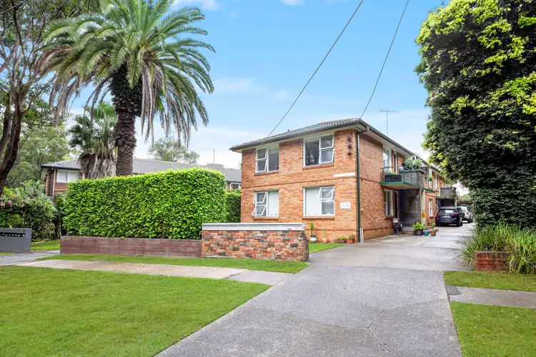 Main view of Homely unit listing, 4/33 Hawkesbury Avenue, Dee Why NSW 2099