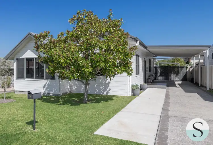 7 Albert Street, Belmont NSW 2280