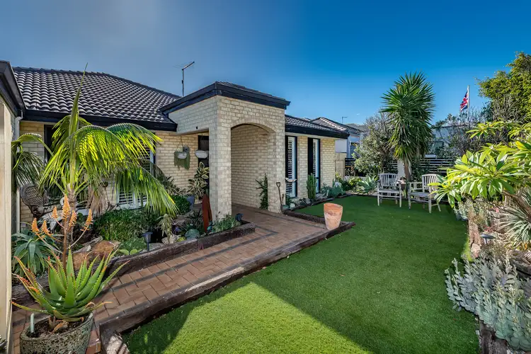 16 Bayfield Crescent, Mindarie WA 6030