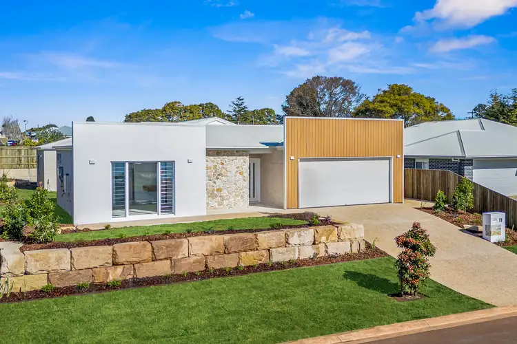11 Catherine Circuit, Middle Ridge QLD 4350