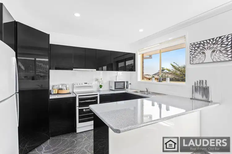 2/91 Old Bar Road, Old Bar NSW 2430