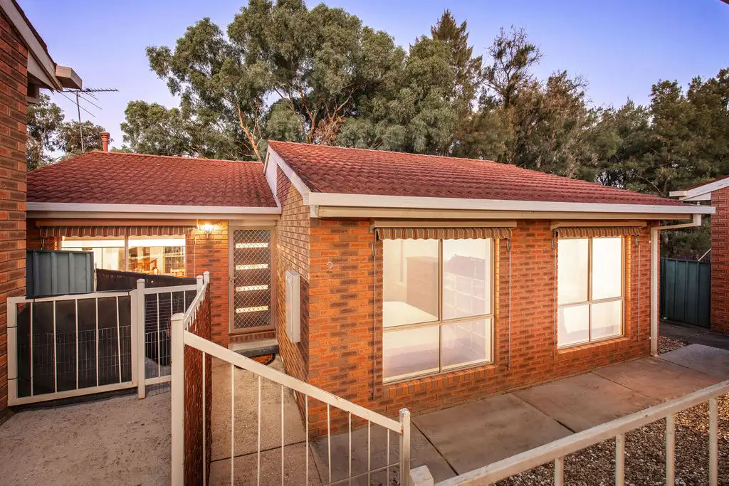 Main view of Homely unit listing, 2/17 Eltham Court, Wodonga VIC 3690
