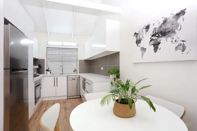 2/20 Eurimbula Court, Paradise Point QLD 4216