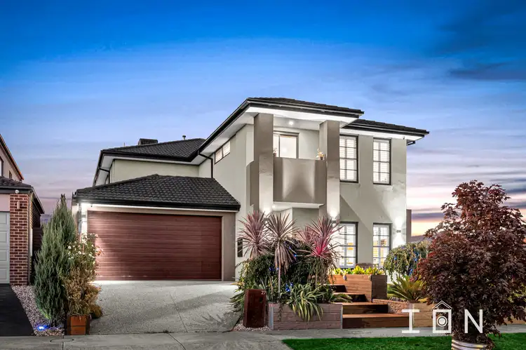 27 Carisbrooke Way, Clyde North VIC 3978
