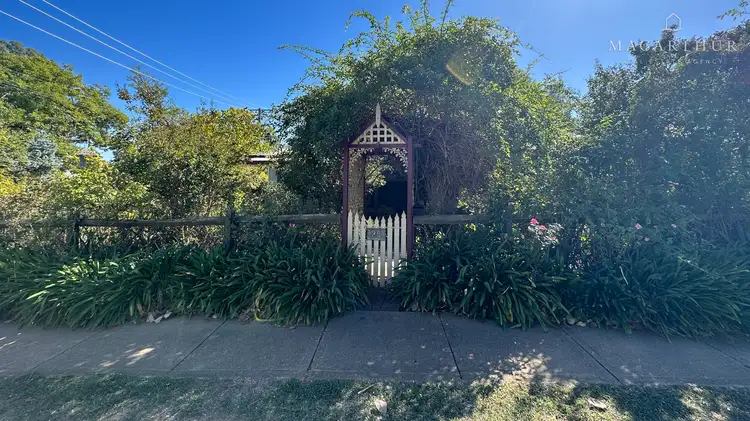 25 McKell Avenue, Mount Austin NSW 2650