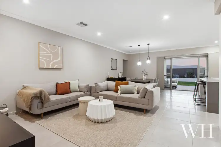 8 Fawcett Road, Lake Coogee WA 6166