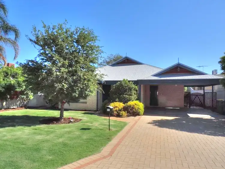 11 St Quentin Parkway, Alexander Heights WA 6064