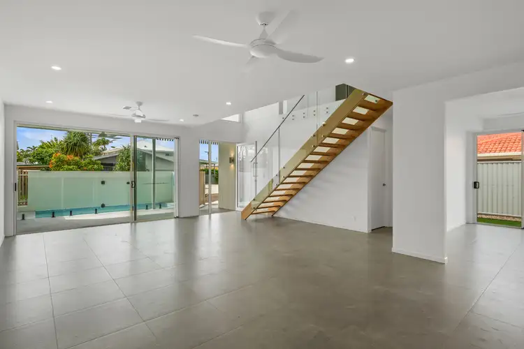 2/18 Currawan Street, Warana QLD 4575