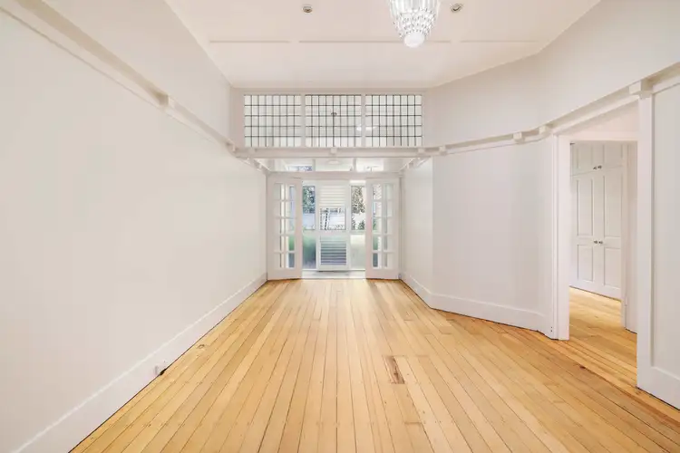 6 Evans Road