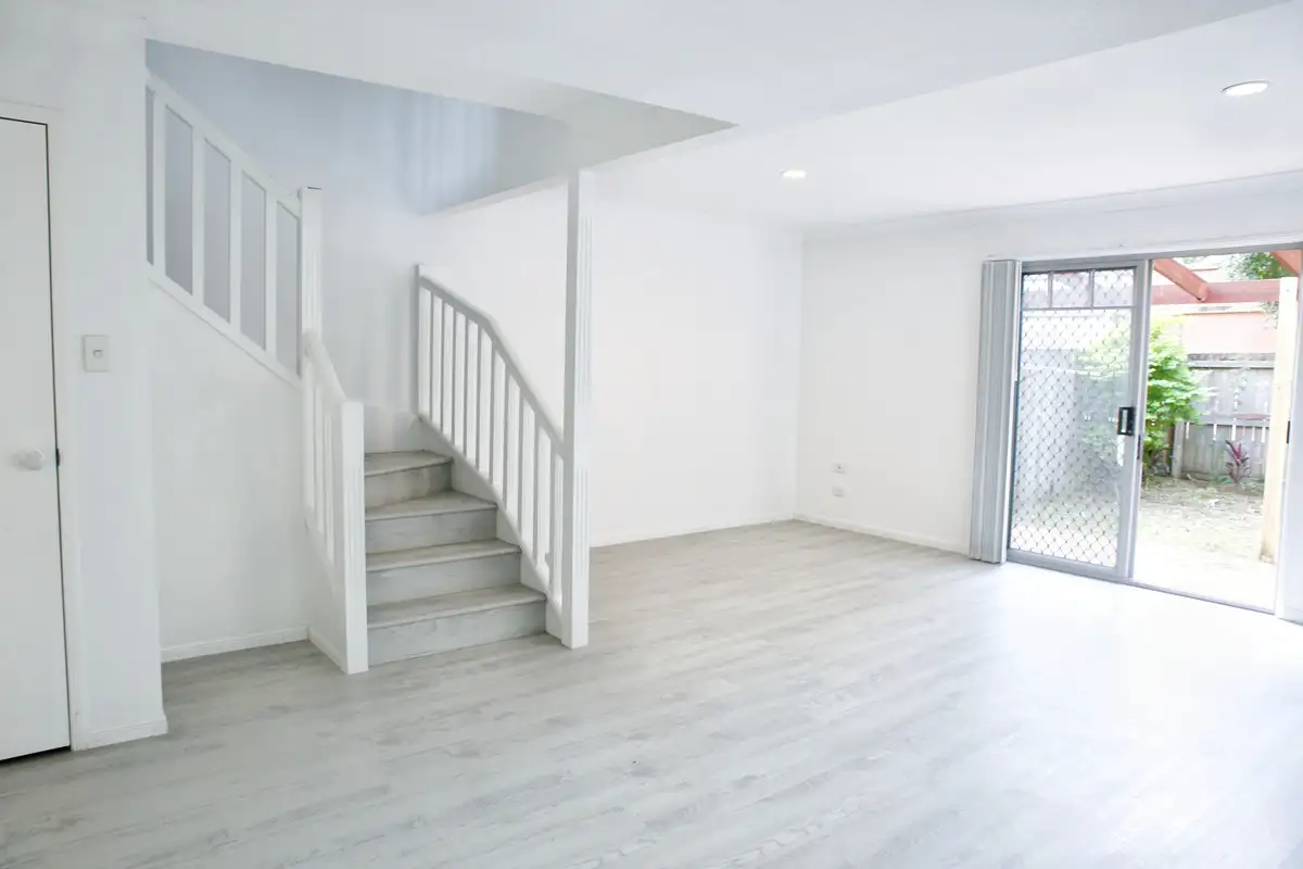 Main view of Homely townhouse listing, 10 Lawrence Close, Robertson QLD 4109