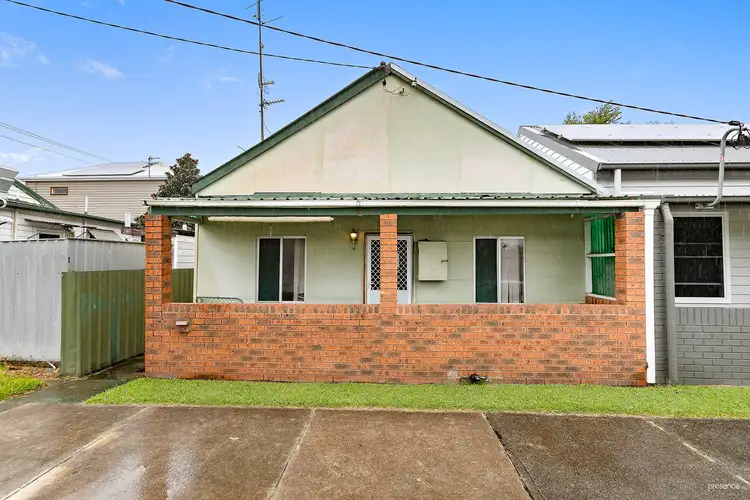 18 Robertson Street, Carrington NSW 2294