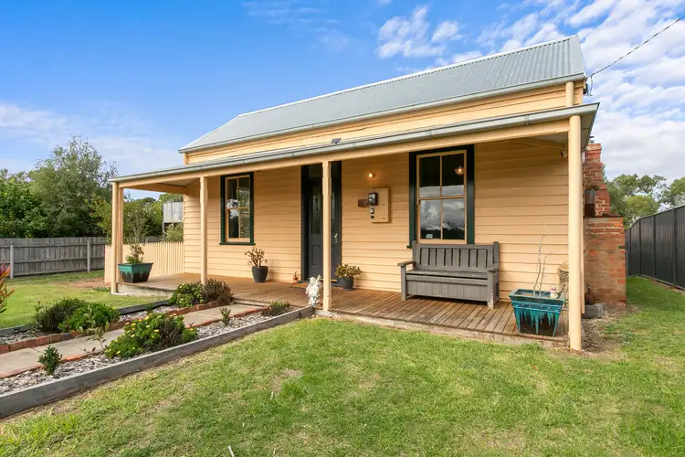 8 Thomson Street, Stratford VIC 3862