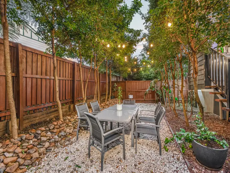 215/38 Latimer Street, Holland Park QLD 4121