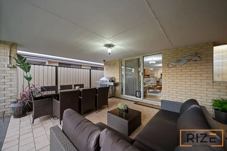 33 Lauderdale Ramble, Carramar WA 6031