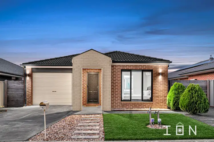10 Aquitane Drive, Cranbourne East VIC 3977