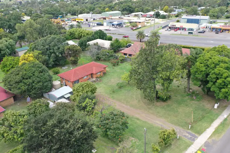 8 Jones Road, Withcott QLD 4352