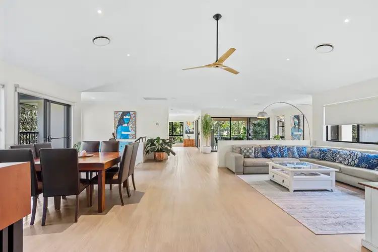 2 Northpoint Close, Robina QLD 4226