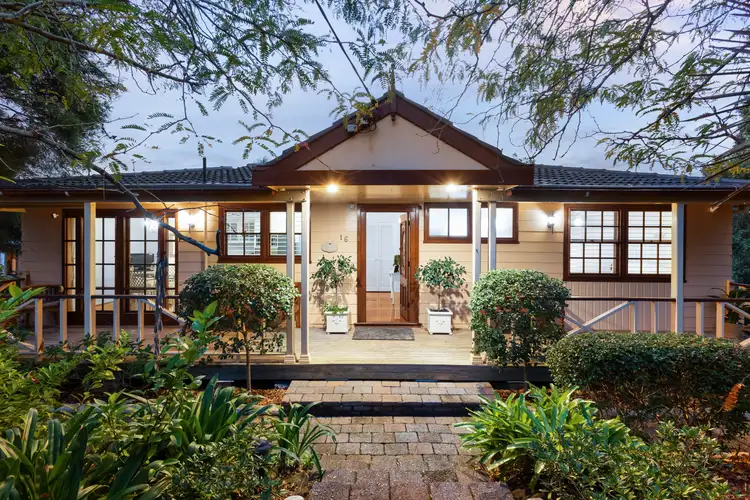 16 Pasadena Crescent, Macquarie Hills NSW 2285
